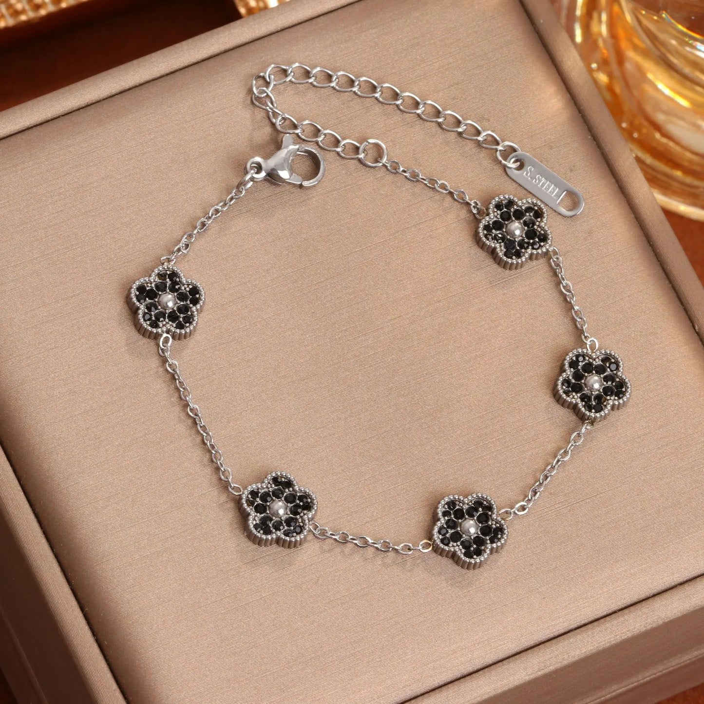 Stainless Steel Four-leaf Clover Inlaid Zirconium Small Bracelet