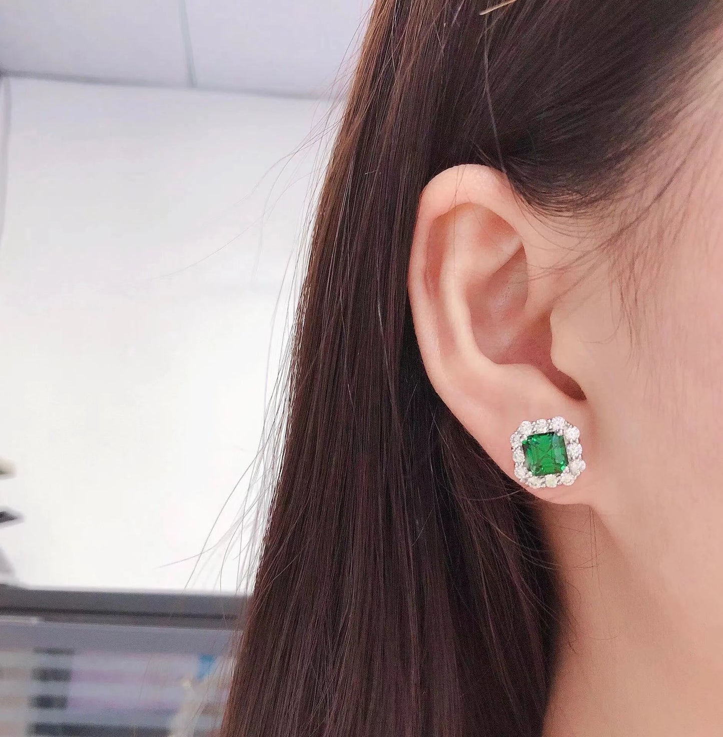 Solid White Gold 18K Stud Earrings