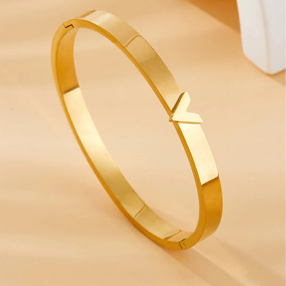Fashionable Simple Design Letter V Decorative Stainless Steel Ring