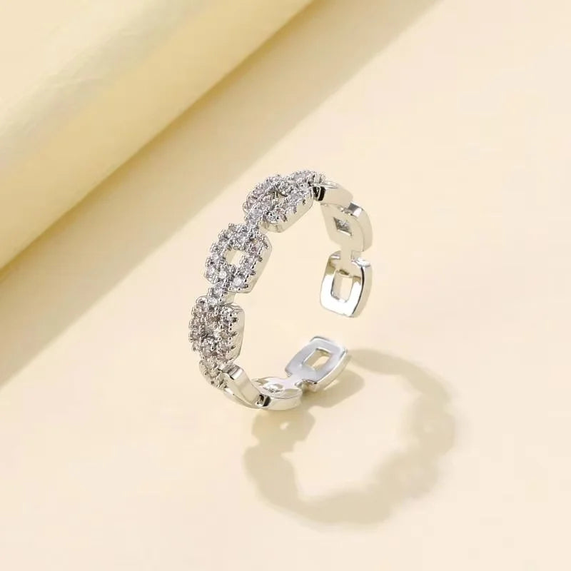 Classical Romantic Hollow Chain Decorative Ring Travel