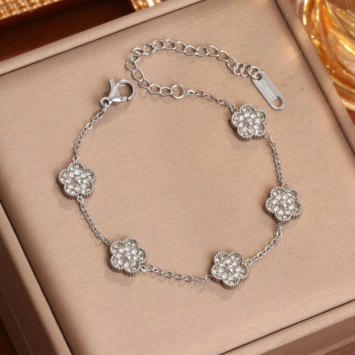 Stainless Steel Four-leaf Clover Inlaid Zirconium Small Bracelet