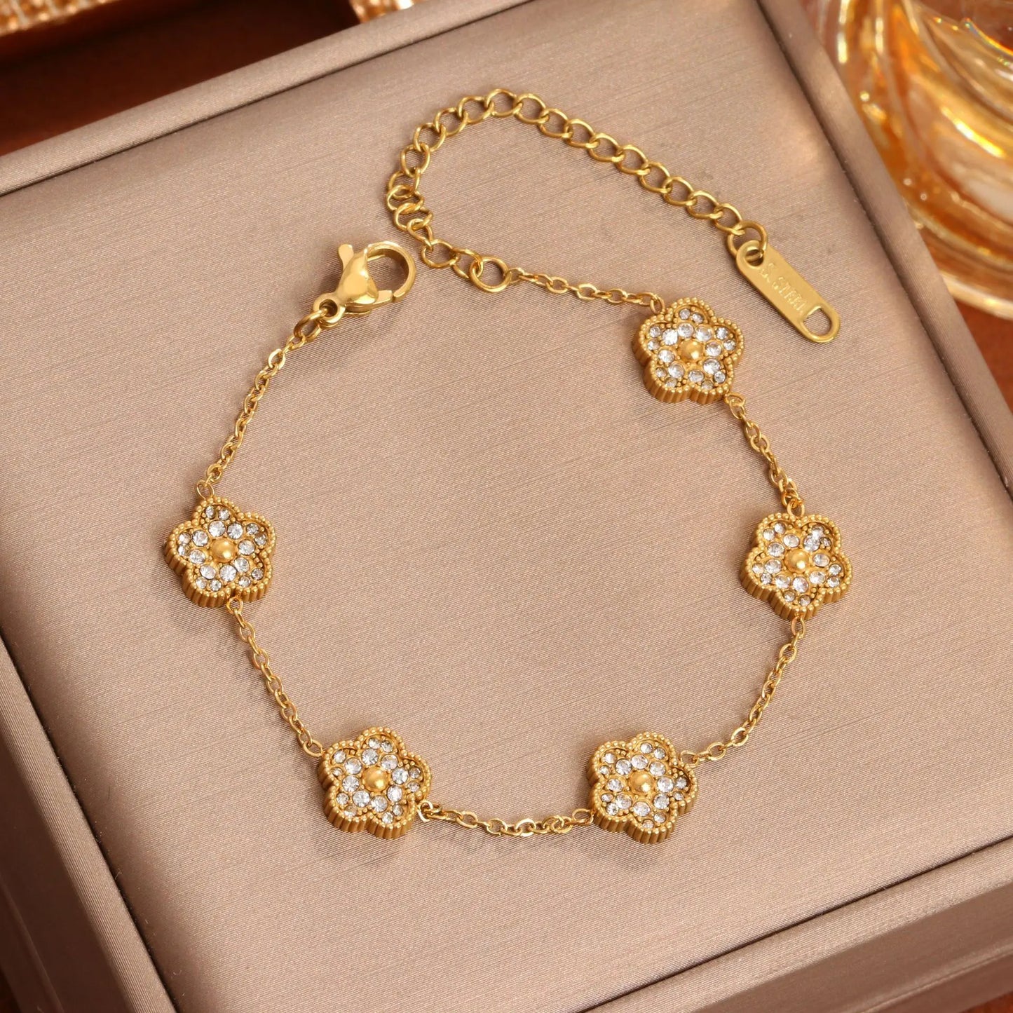 Stainless Steel Four-leaf Clover Inlaid Zirconium Small Bracelet